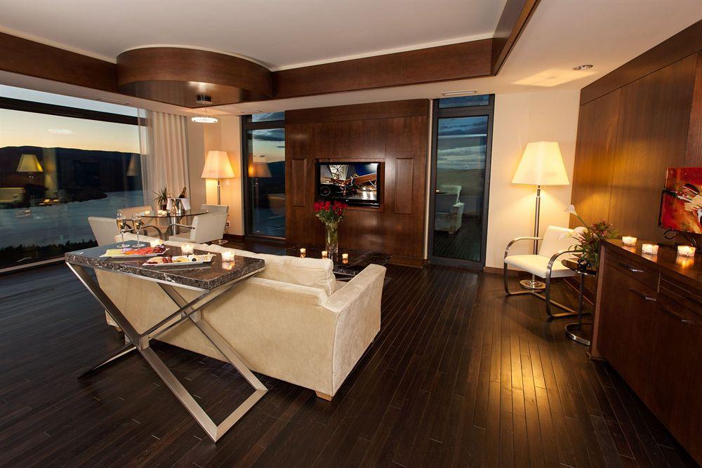 Sparkling Hill Resort And Spa - Adults-Only Resort Вернон Екстер'єр фото
