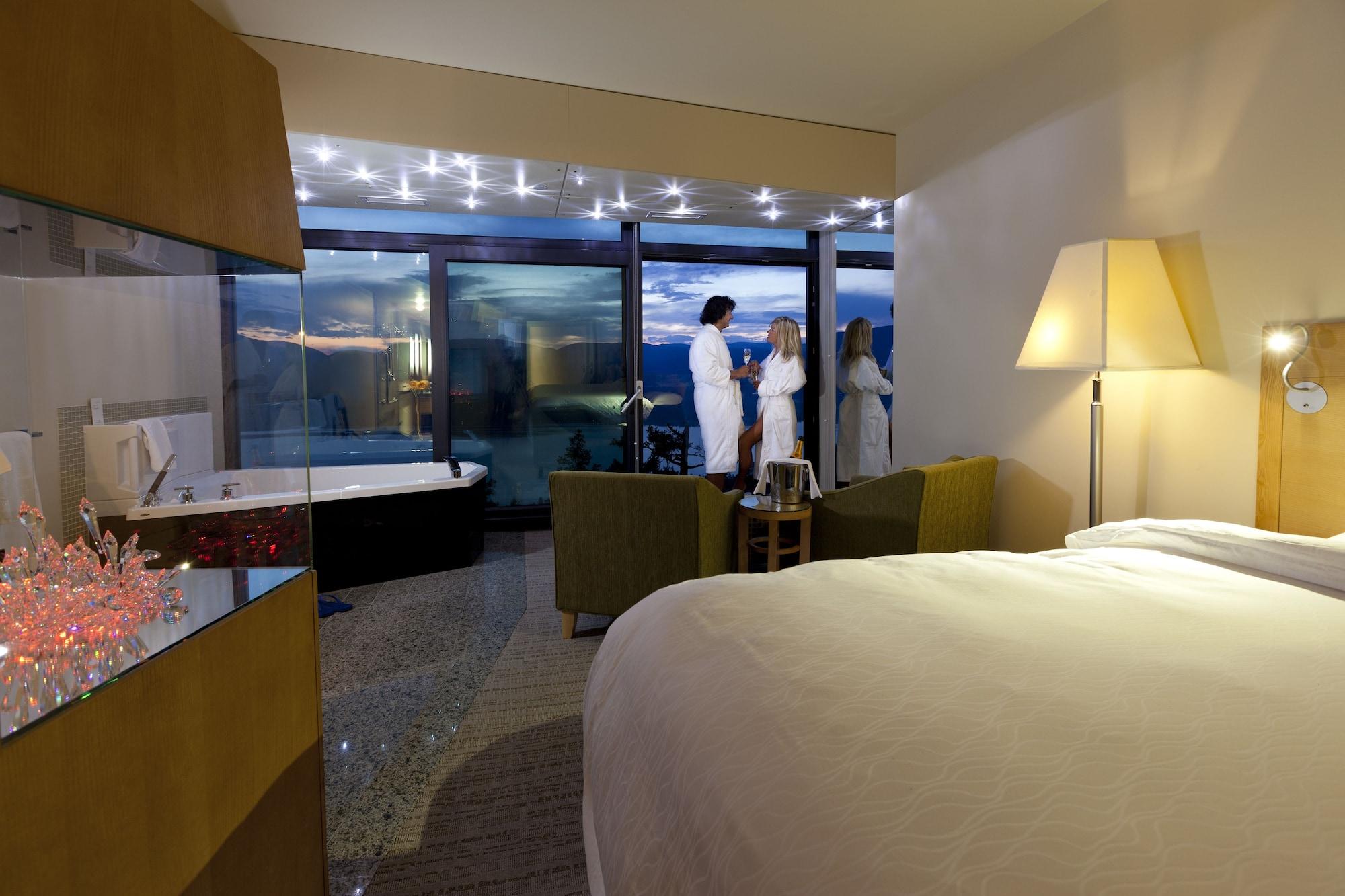 Sparkling Hill Resort And Spa - Adults-Only Resort Вернон Екстер'єр фото