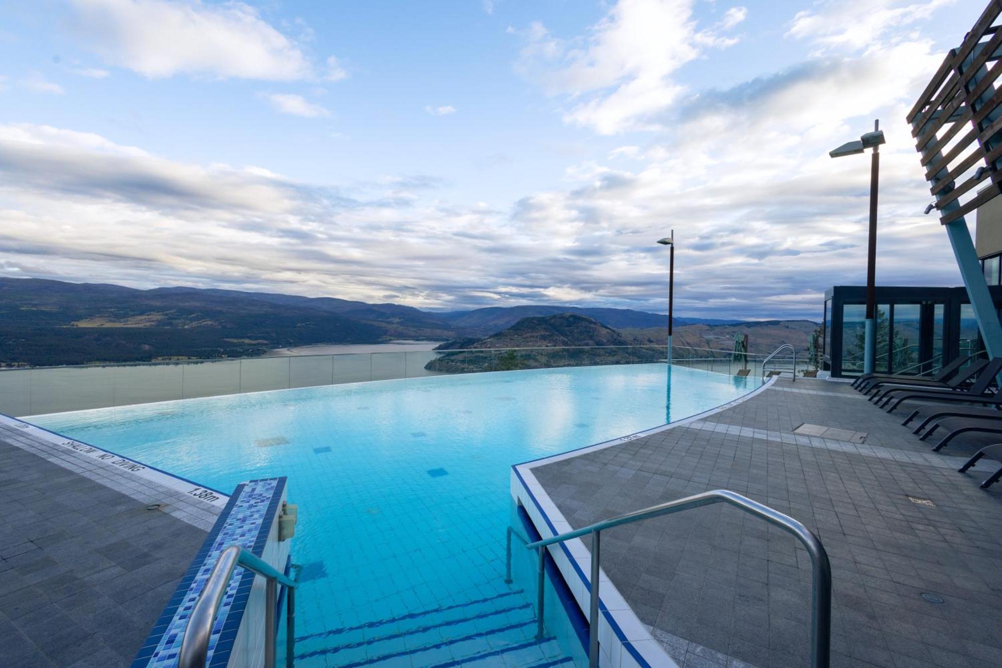 Sparkling Hill Resort And Spa - Adults-Only Resort Вернон Екстер'єр фото